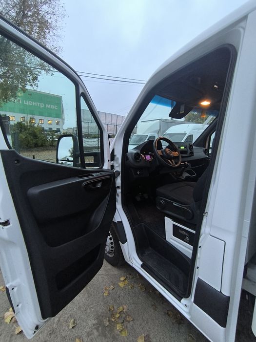 Оренда буса Mercedes Sprinter, прокат авто, будка, спарка, 3 тони