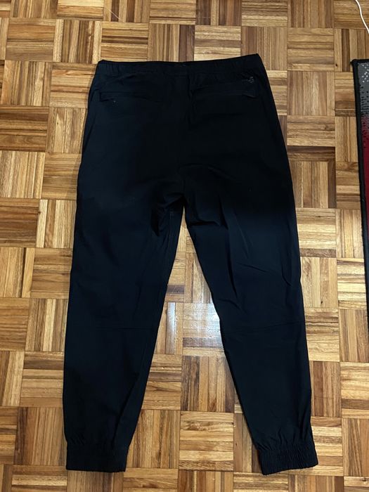 calças tecido tecnico pretas