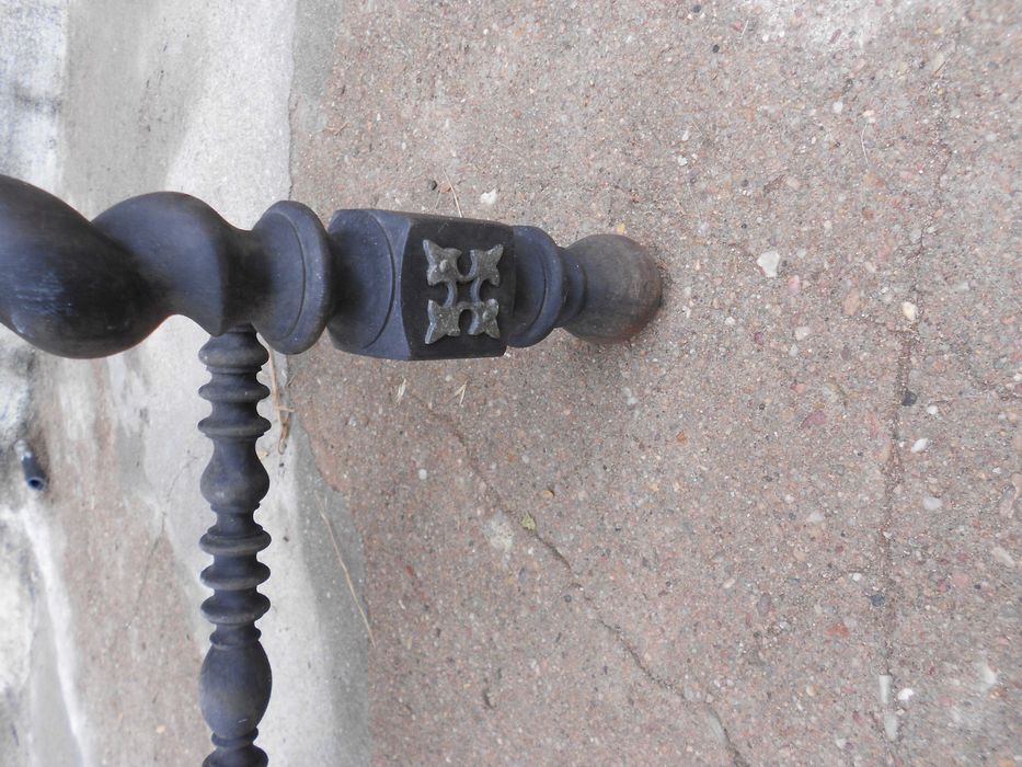 Mesa cabeceira bilros antiga madeira maciça trabalhada