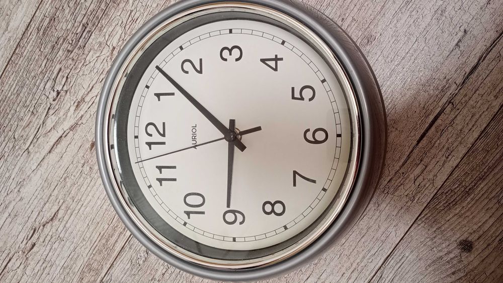 Zegar retro kwarcowy