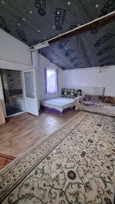 Продам дом в центре поселка Великодолинское.