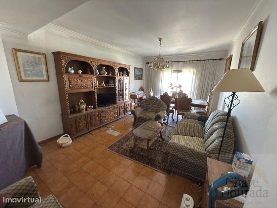 Fantastic 3-bedroom apartment with attic on Av. Fernando Namora, featuring spacious areas.