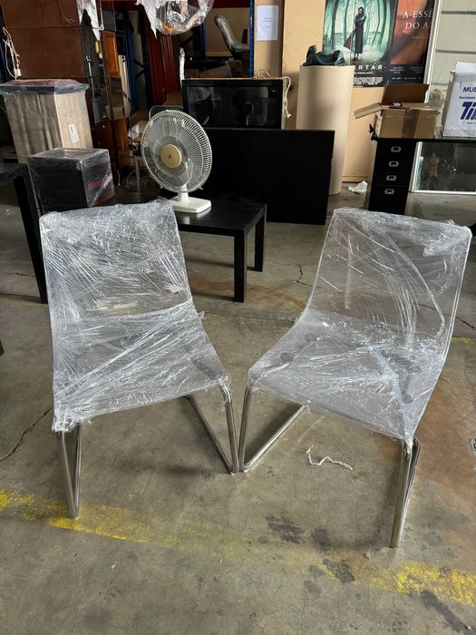 Cadeiras de Ferro e Acrílico