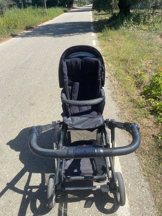 Vendo carrinho de bebé para gémeos.