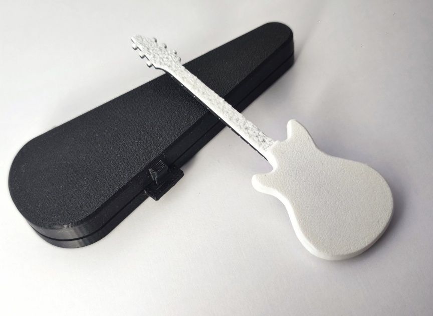 Мініатюрна гітара з футляром в подарунок, колекцію з брендом