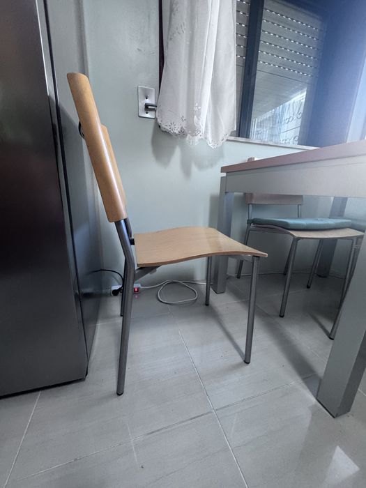 Mesa de cozinha + 4 cadeiras