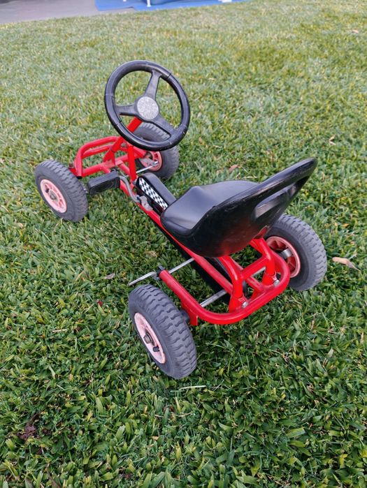 Kart a pedais para criança