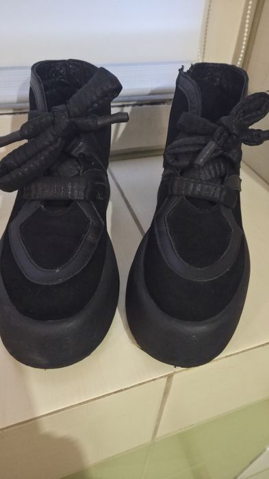 Круті, замшеві черевики