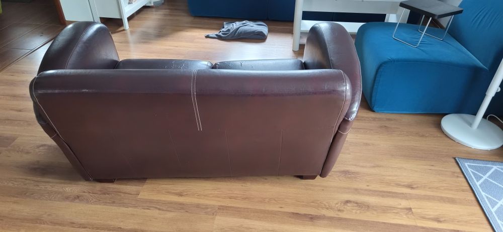 Skórzana kanapa dwuosobowa