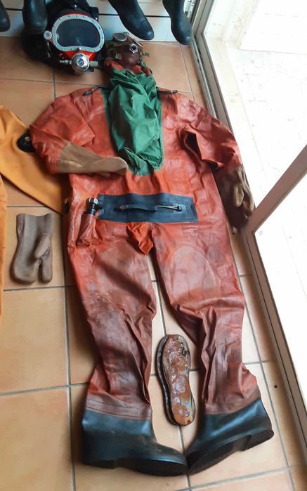 Garrafas Mergulho Antigas + Fatos Mergulho Antigos - Tudo 1500€