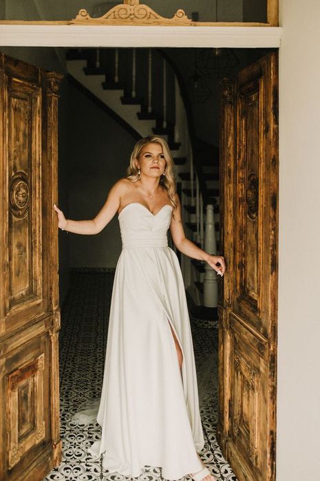 Suknia ślubna gorsetowa atłasowa gładka