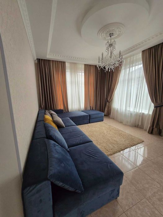 Продаж двоповерхового будинку з новим ремонтом. Мінімальне оформлення