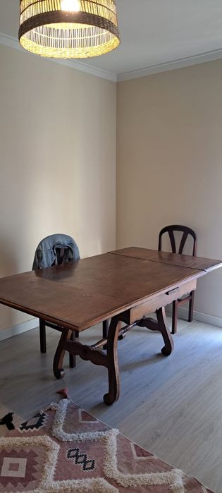 Mesa de madeira extensível