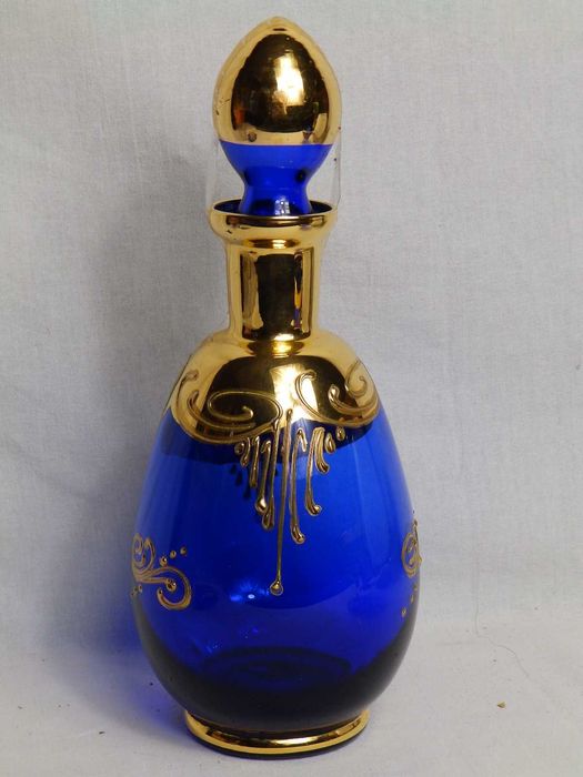 Графин . Стекло .