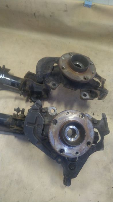 ) Lancia Ypsilon amortyzatory przód prawy lewy piasta zwrotnica