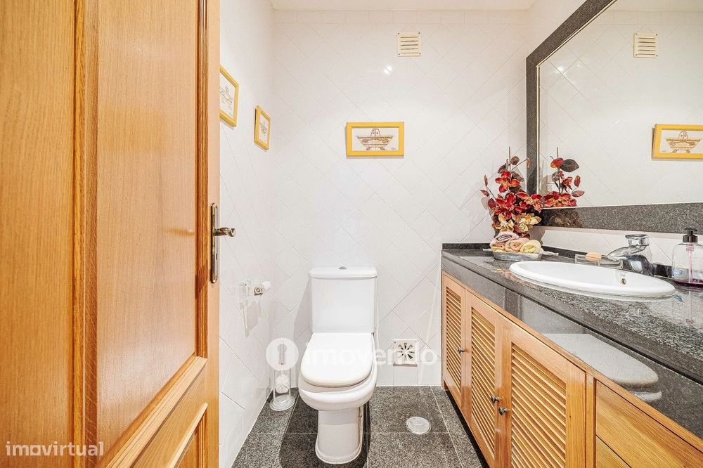 Apartamento T4 exclusivo, com estacionamento e terraço, em Belém