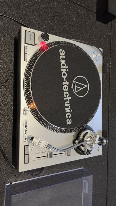 Gira Discos Audio-Technica AT-LP120 usb