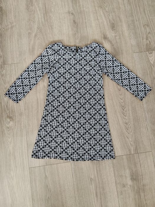 Sukienka z rękawami 3/4