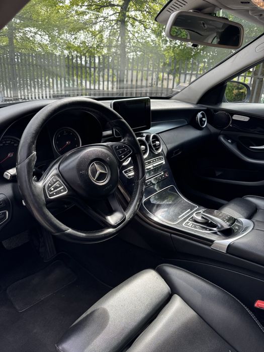 Mercedes 220 Bluetech station
