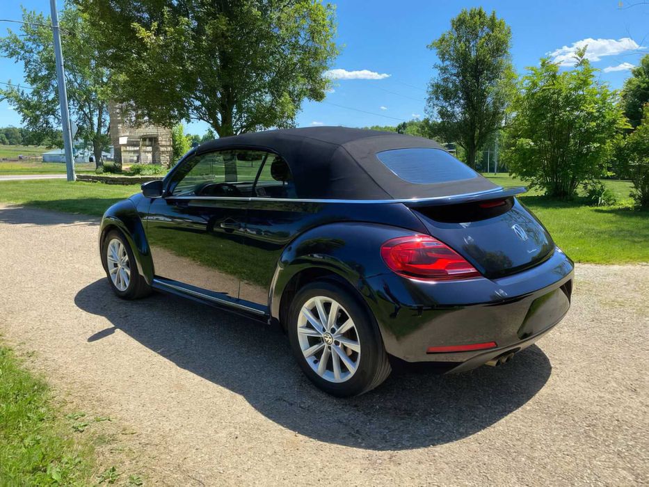 Volkswagen Beetle Convertible SE      2017