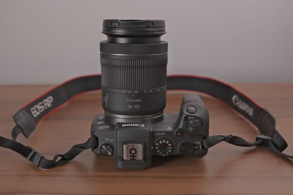 Canon EOS RP Full Frame (26MP) + lente RF 24-105mm IS STM.