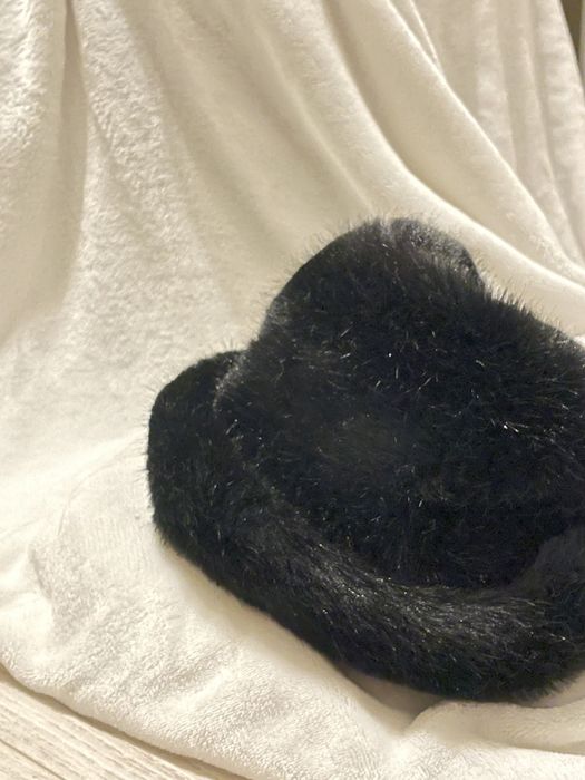 Kapelusz vintage z czarnego futra – elegancki, klasyczny