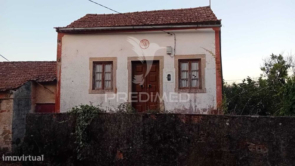 Moradia T3 para recuperação em Alvaiázere — Alvaiázere, Leiria