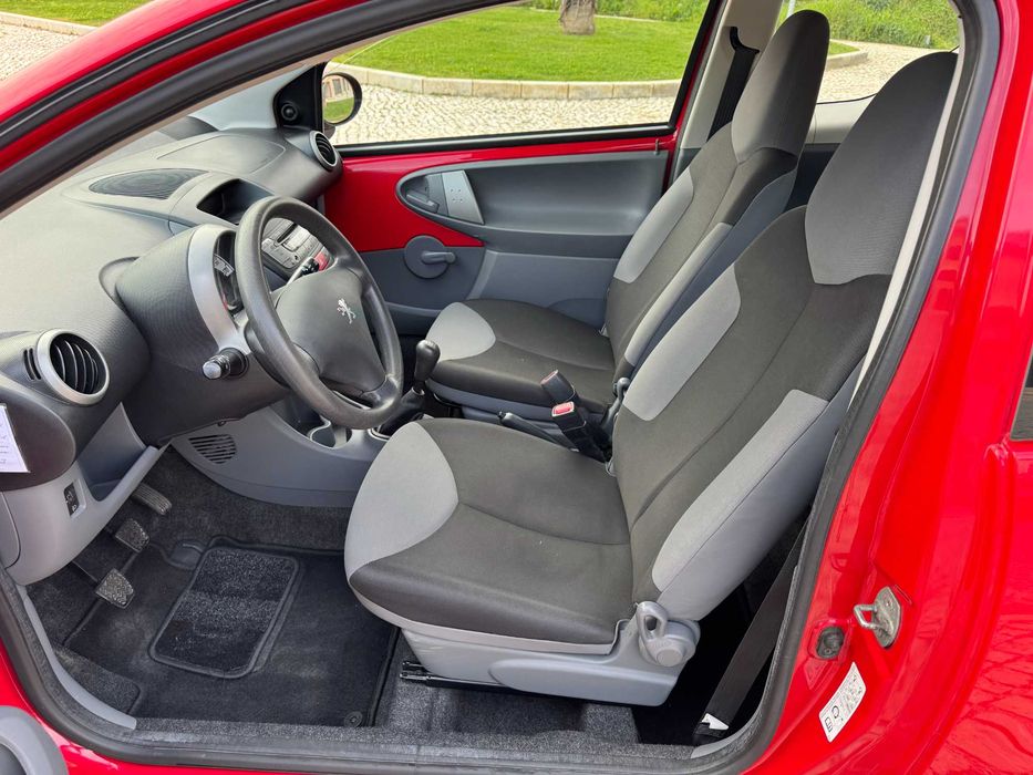 Peugeot 107 1.0 Petit Filou + AC (4/2011)