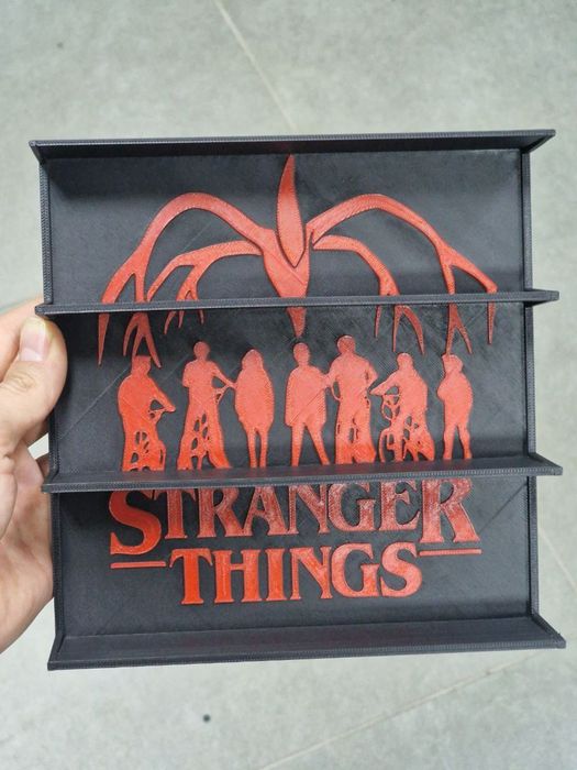 В НАЯВНОСТІ! Поличка для фігурок Stranger Things 3 брелки у подарунок