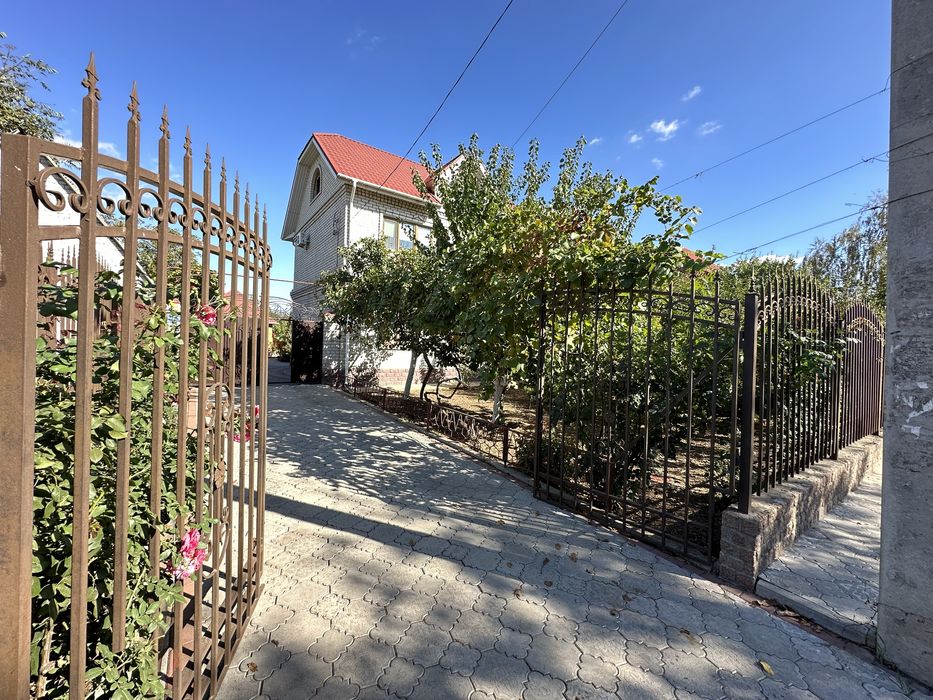 Продаю хороший 2-х этажный дом, р-н Ракетная Роща, ул. Привольна