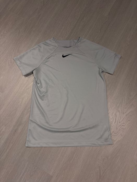 Koszulka sportowa marki nike