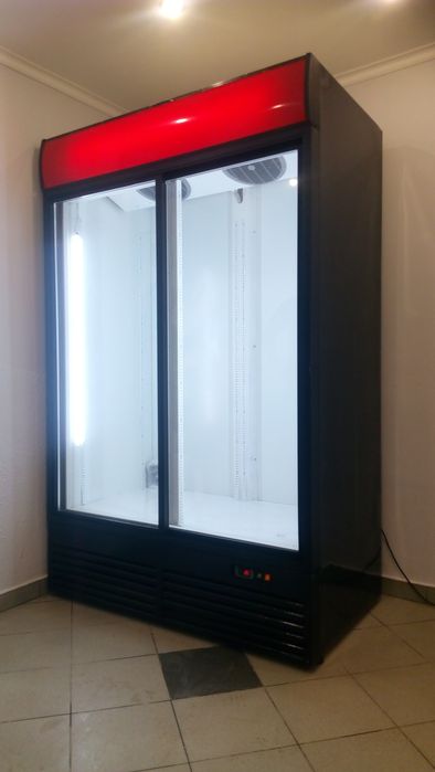 Холодильна вітрина шафа вітрини холодильні холодильник шкаф