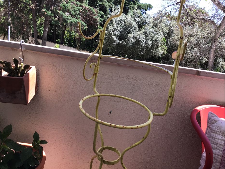 Lavatorio antigo em ferro fundido c/ suporte para toalhas.