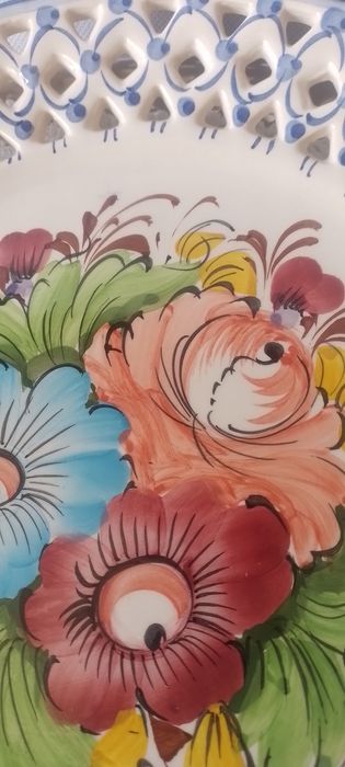 Prato em faiança rebordo vazado