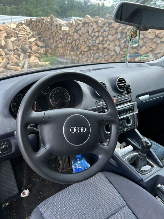 Audi A3 8P 2004 rok części wszystkie części potrzebujesz coś dzwoń lakier LZ5J