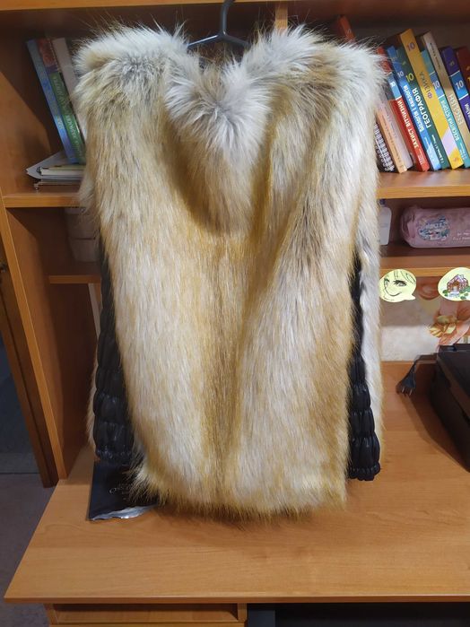 Продам лисячу жилетку.