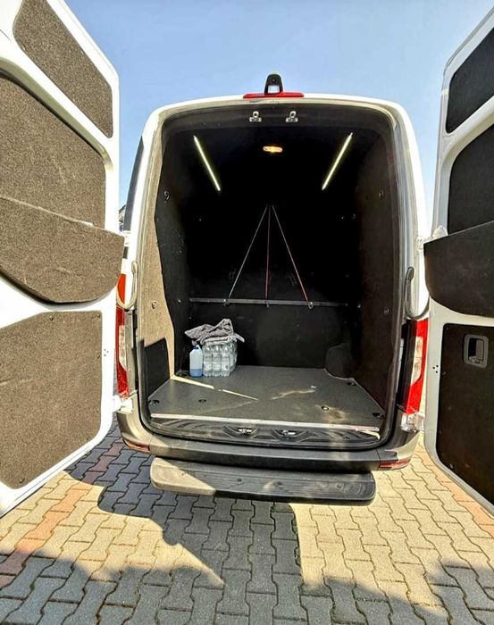 Przewóz osób 9 osób vip wynajem busa 9 osbowy vip wynajem kierowcy transfer lotnisko Radom Warszawa
