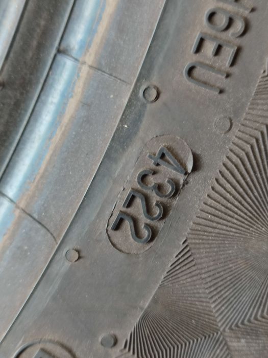 Шини continental 235 55 r19 літо 22-й рік