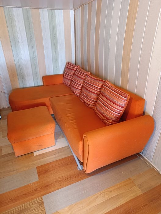 Sofa rozkładana oraz pufa