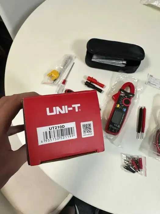 UNI-T UT210D Оригінал | Струмові кліщі True RMS AC/DC 200A | NCV | Температура