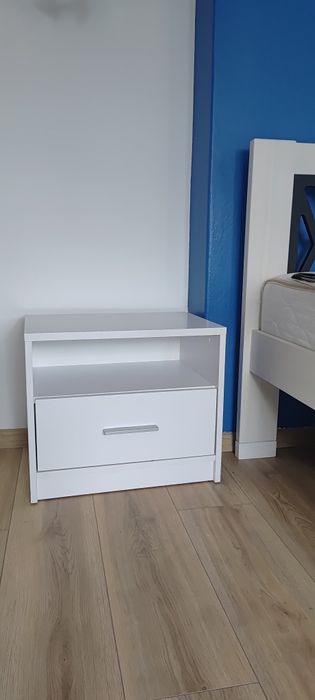 Szafka nocna biała z szufladą