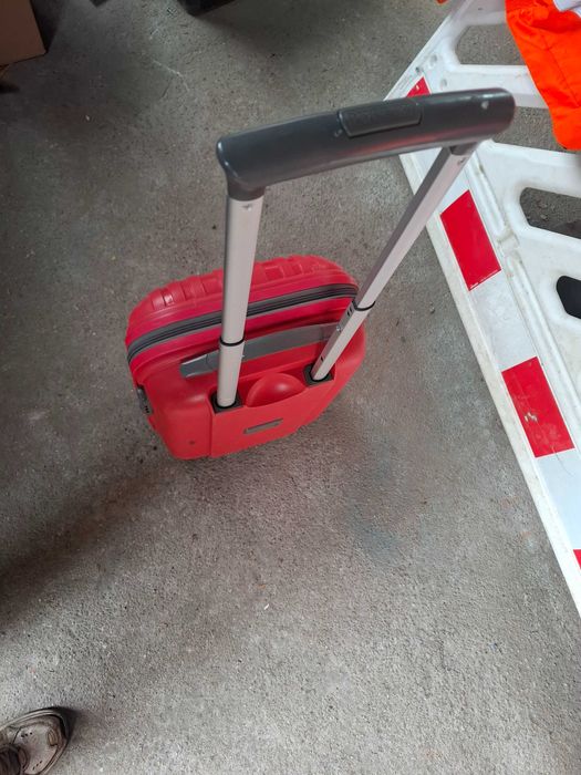 Walizka na kołkach mala podreczna sprawna czysta
