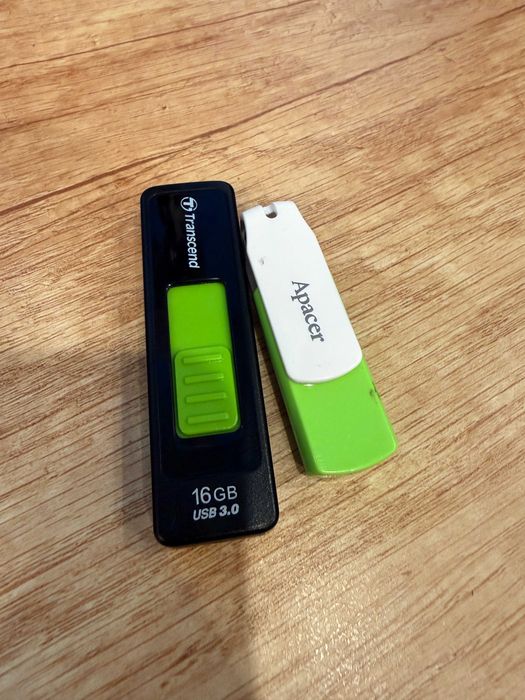 2 флешки Transcend 16GB USB 3.0 + Apacer 8GB
