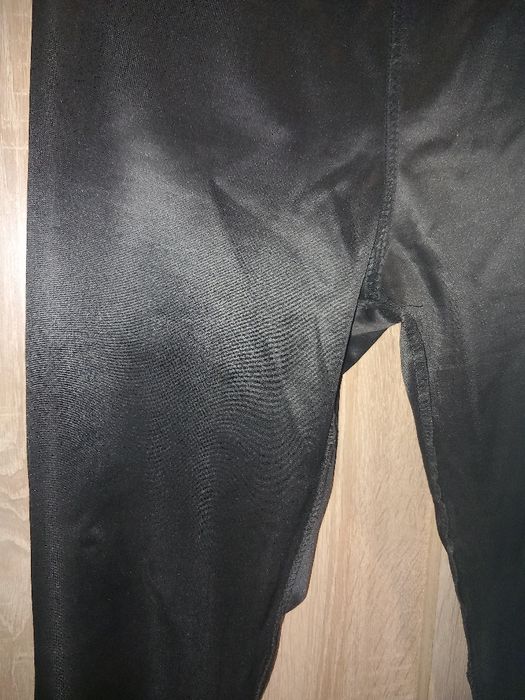 Cienkie leginsy z kieszeniami