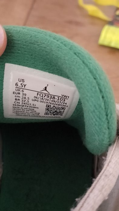 Buty Nike Air Jordan 4 pine rozm. 39