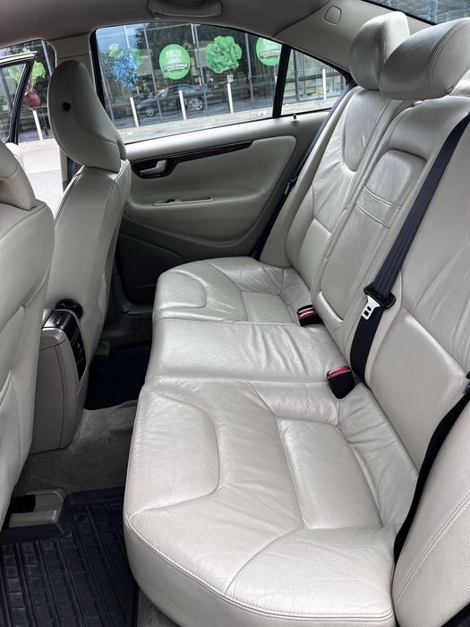 Volvo s60.