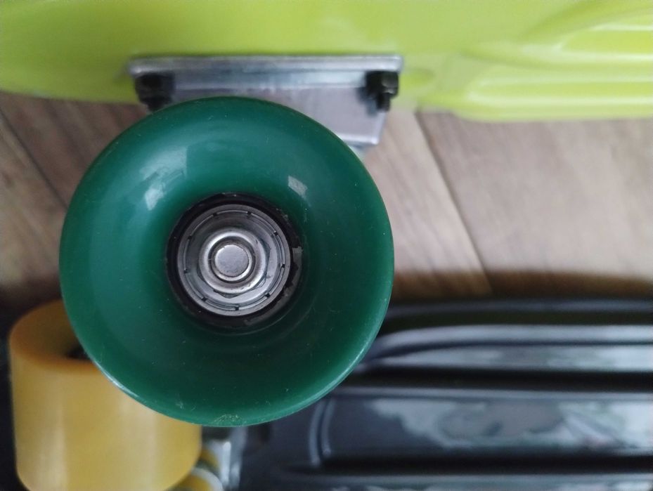 Żółta deskorolka fiszka