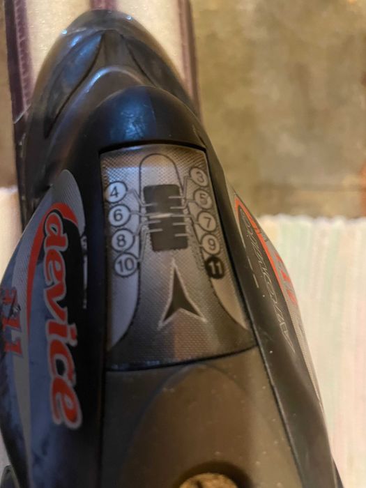 Skis ATOMIC usados em bom estado