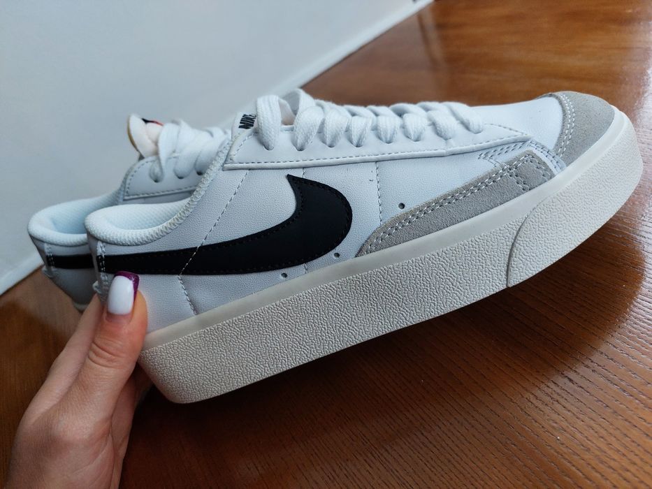 Продам стильні кросівки Nike Blazer Low Platform