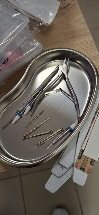materiały do manicure